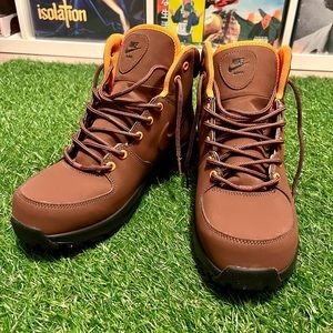 Nike Manoa Leather Boots in Brown